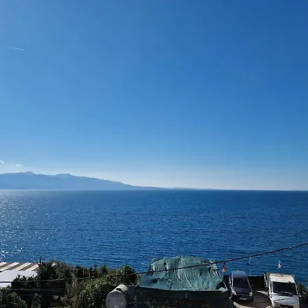 Sea View Apartment *