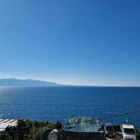 Sea View Apartment *